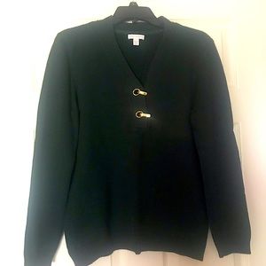 Hunter green v neck pull over with gold clasp fasteners